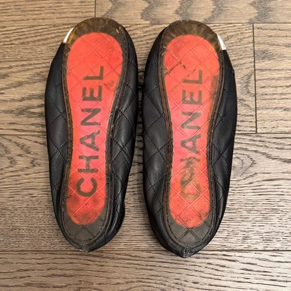 Vintage CHANEL Black and White Quilted Flats - Picture 2 of 8